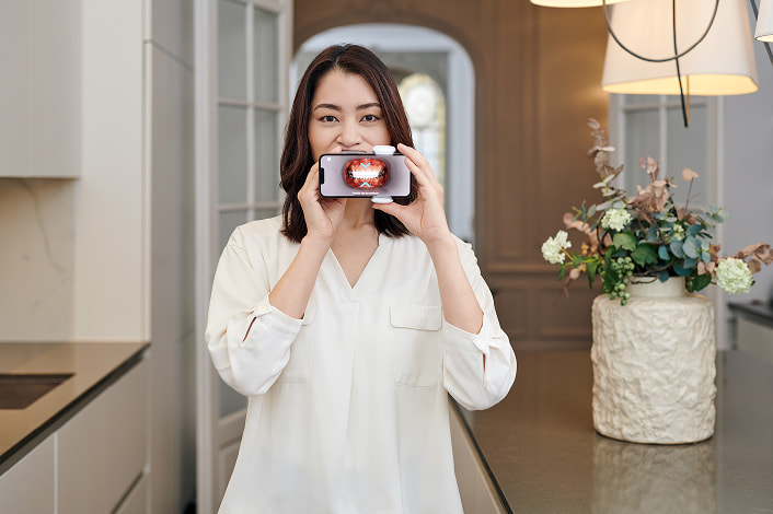 スマホアプリで矯正治療を管理